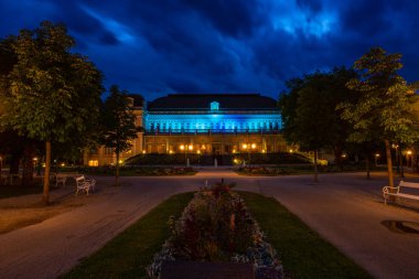 Bad Ischl, Avusturya - 07 Temmuz 2019: Bad Ischl, Avusturya'daki Kongre ve Tiyatro Evi'nde bir tiyatro salonu, birkaç küçük salon ve yıl boyunca konserler ve ziyafetler de dahil olmak üzere birçok etkinliğe ev sahipliği yapıyor.