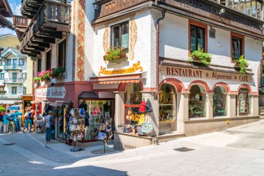 St Wolfgang, Avusturya - 10 Temmuz 2019: St. Wolfgang, Avusturya'nın orta kesiminde regensburglu Aziz Wolfgang'in adını taşıyan popüler bir pazar kasabasıdır. Wolfgangsee Gölü'nün kuzey kıyısında yer alır..