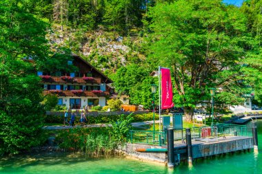 Furberg, Avusturya - 10 Temmuz 2019: Furberg, Wolfgangsee Gölü'nün kuzeybatı kıyısında, Salzkammergut tatil bölgesinde yer alan bir köydür. Bilinen bir seyahat yeri.