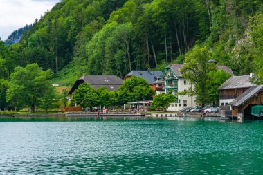 St. Gilgen, Avusturya - 11 Temmuz 2019: Sankt Gilgen, Wolfgangsee Gölü'nün kuzeybatı kıyısında, Salzkammergut tatil bölgesinde yer alan bir köydür. Bilinen bir seyahat yeri.