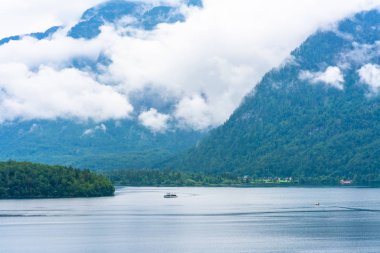 Salzkammergut bölgesindeki Hallstatter Gölü, Avusturya