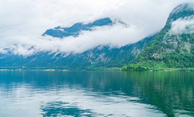 Salzkammergut bölgesindeki Hallstatter Gölü, Avusturya