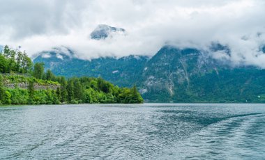 Salzkammergut bölgesindeki Hallstatter Gölü, Avusturya