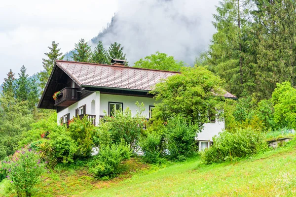 Arquitectura Tradicional Salzkammergut Una Región Austríaca Lagos Cadenas Alpinas Cerca —  Fotos de Stock