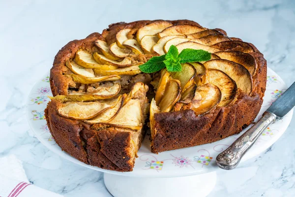 Elma, zencefil ve bal kek