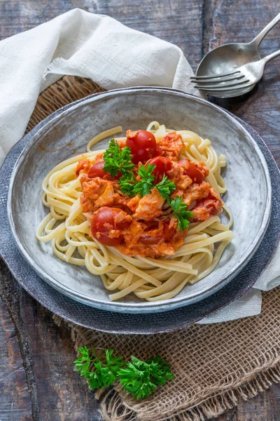 Makarony Chilli Makaron Pomidorami Wiśniowym Linguine — Zdjęcie stockowe