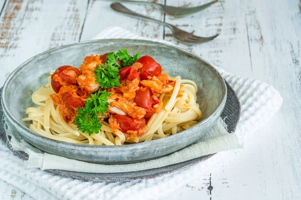 Chili Rapu Kirsikka Tomaatti Linguine Pasta — kuvapankkivalokuva