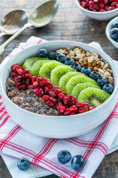 Summer Porridge Mixed Seeds Fresh Fruit Blueberries Pomegranate Kiwi Healthy — Stock Photo, Image