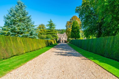 Upper Slaughter, Uk - 21 Eylül 2019: Upper Slaughter Manor House, Yukarı Kesim'in Cotswolds köyünde 8 dönümlük peyzajlı bahçeler üzerinde yer alan pitoresk bir Elizabeth malikanesidir..