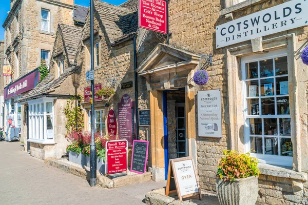 Bourton Víz Szeptember 2019 Népszerű Látogatók Bourton Víz Falu Gloucestershire — Stock Fotó