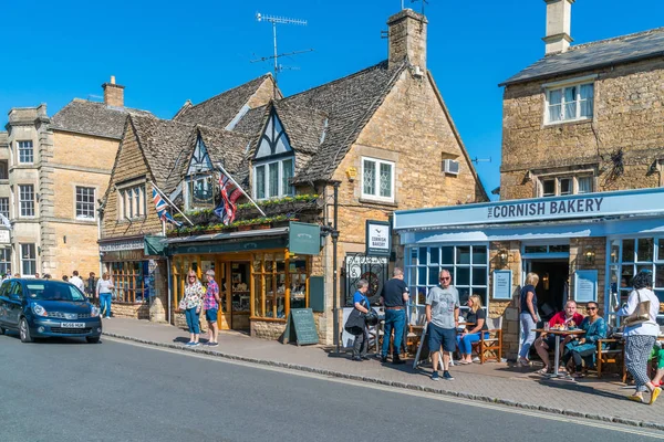 Bourton Víz Szeptember 2019 Népszerű Látogatók Bourton Víz Falu Gloucestershire — Stock Fotó