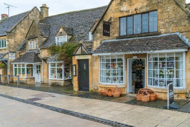 Broadway, Uk - 22 Eylül 2019 Broadway, Cotswolds 'un seçkin bir manzara ve koruma alanında yer alan bir köyüdür. Sanat ve El Sanatları Hareketi ile olan ilişkisi ile bilinir.