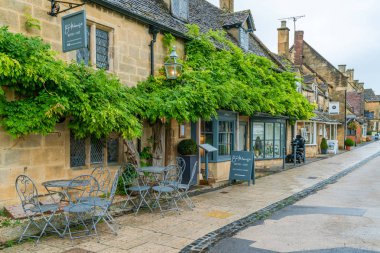 Broadway, Uk - 22 Eylül 2019 Broadway, Cotswolds 'un seçkin bir manzara ve koruma alanında yer alan bir köyüdür. Sanat ve El Sanatları Hareketi ile olan ilişkisi ile bilinir.