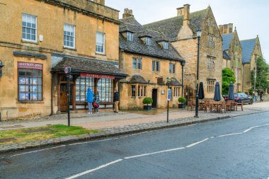 Broadway, Uk - 22 Eylül 2019 Broadway, Cotswolds 'un seçkin bir manzara ve koruma alanında yer alan bir köyüdür. Sanat ve El Sanatları Hareketi ile olan ilişkisi ile bilinir.