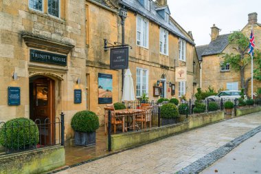 Broadway, Uk - 22 Eylül 2019 Broadway, Cotswolds 'un seçkin bir manzara ve koruma alanında yer alan bir köyüdür. Sanat ve El Sanatları Hareketi ile olan ilişkisi ile bilinir.