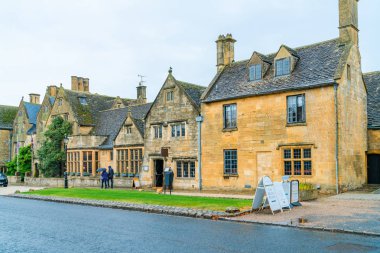 Broadway, Uk - 22 Eylül 2019 Broadway, Cotswolds 'un seçkin bir manzara ve koruma alanında yer alan bir köyüdür. Sanat ve El Sanatları Hareketi ile olan ilişkisi ile bilinir.