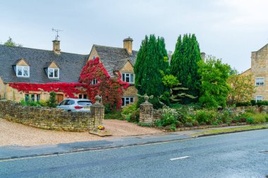 Broadway, Uk - 22 Eylül 2019 Broadway, Cotswolds 'un seçkin bir manzara ve koruma alanında yer alan bir köyüdür. Sanat ve El Sanatları Hareketi ile olan ilişkisi ile bilinir.