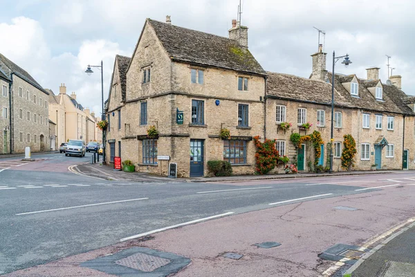 Tetbury, Uk (22 Eylül 2019 -), İngiltere 'nin Gloucestershire eyaletinin Cotswold ilçesine bağlı küçük bir kasabadır. Kasaba antika ve bric-brac dükkanlarıyla ünlüdür.
