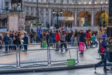 Londra, Uk - 19 Ekim 2019: Yüz binlerce insan Başkente gelip Halkın Yürüyüşü 'ne katıldılar..