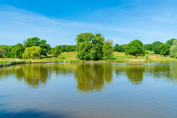 Rybník Parku Hampstead Heath Severozápadním Londýně — Stock fotografie
