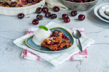 Beyaz bira tereyağlı vişneli puding ve limonlu şerbet.