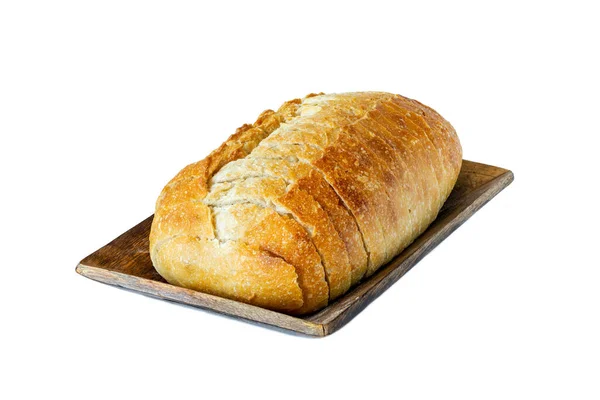 Ein Laib Geschnittenes Sauerteigbrot Isoliert Auf Weißem Hintergrund — Stockfoto