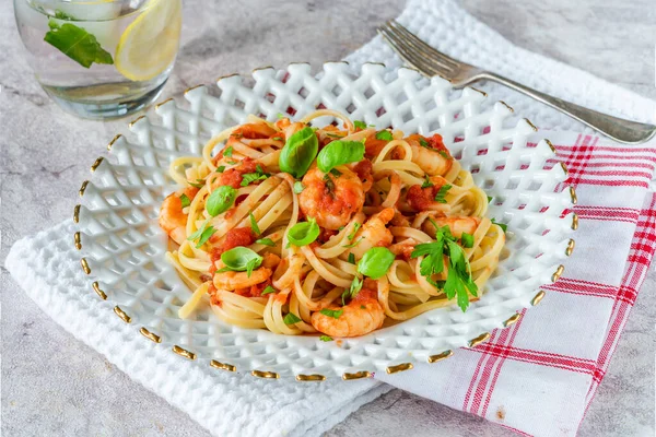 Pastas Linguinas Con Gambas Salsa Tomate Ajo — Foto de Stock