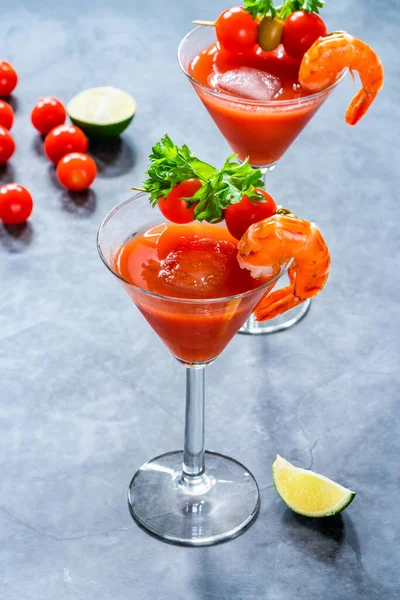 Koktejl Bloody Mary Vodkou Rajčatovým Džusem Ozdobami Alkoholický Party Drink — Stock fotografie