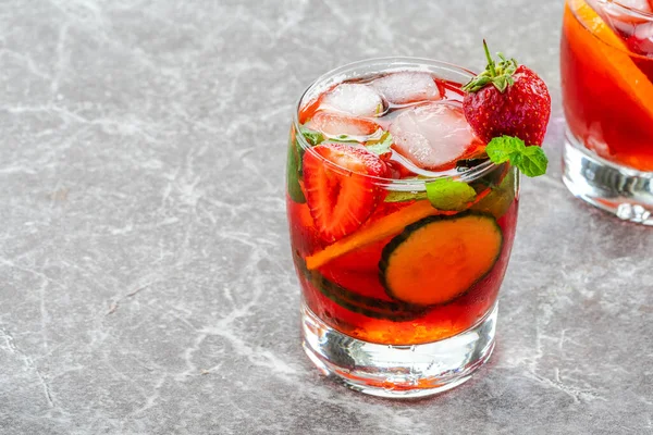 Traditional Pimms Cocktail Lemonade Strawberries Cucumber Orange Mint — Stock Photo, Image