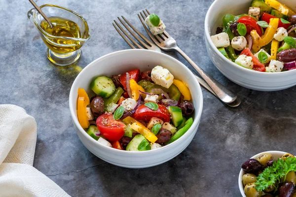 Traditionell Grekisk Sallad Med Färska Grönsaker Och Fetaost Hälsosam Mat — Stockfoto