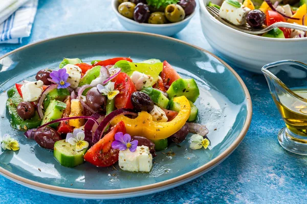 Traditionell Grekisk Sallad Med Färska Grönsaker Och Fetaost Hälsosam Mat — Stockfoto