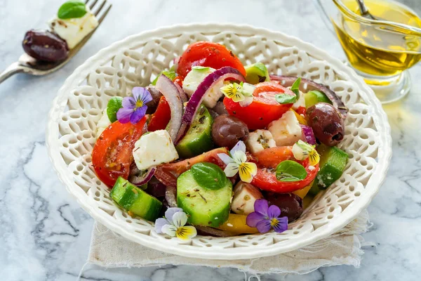 Traditionell Grekisk Sallad Med Färska Grönsaker Och Fetaost Hälsosam Mat — Stockfoto