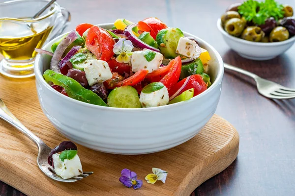 Traditionell Grekisk Sallad Med Färska Grönsaker Och Fetaost Hälsosam Mat — Stockfoto