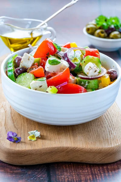 Traditionell Grekisk Sallad Med Färska Grönsaker Och Fetaost Hälsosam Mat — Stockfoto