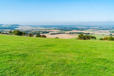 İngiltere 'nin Bedfordshire, Chiltern Hills' teki Dunstable Downs 'dan İngiliz kırsal manzarası.