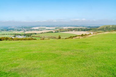İngiltere 'nin Bedfordshire, Chiltern Hills' teki Dunstable Downs 'dan İngiliz kırsal manzarası.