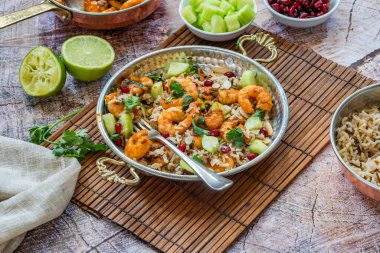 Yabani pirinçli Tandır karidesi