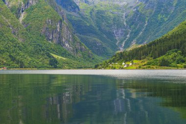 Norveç, Balestrand 'daki Sognefjord' un güzel manzarası