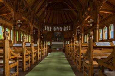 BALESTRAND, NORWay - 16 Ağustos 2025: Balestrand 'daki St. Olaf Kilisesi, 1897' de inşa edilmiş bir Anglikan kilisesidir.