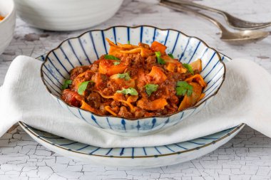 Etsiz Quorn kıymalı vejetaryen lazanya çorbası.