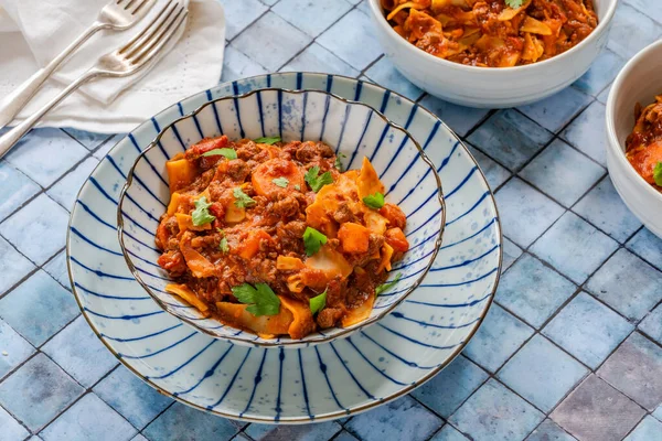 Etsiz Quorn kıymalı vejetaryen lazanya çorbası.