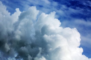 Büyük fırtına bulutları arka plan. Yaz gökyüzü arka plan.