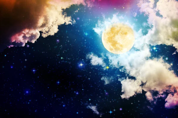 Luna llena con estrellas en el oscuro cielo nocturno . — Foto de Stock