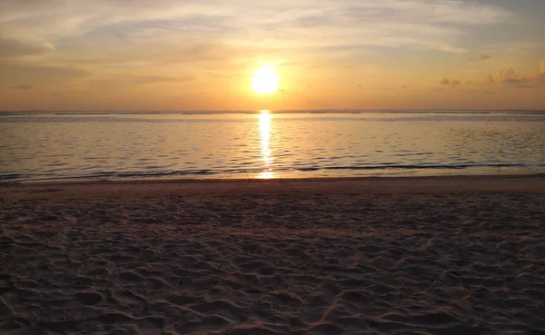 Bunte Meer Strand Sonnenuntergang. Tropische Malediven Strand. — Stockfoto