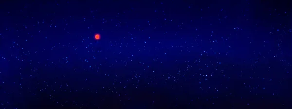 Полнолуние со звездами на темном ночном небе. Абстрактный фон неба . — стоковое фото