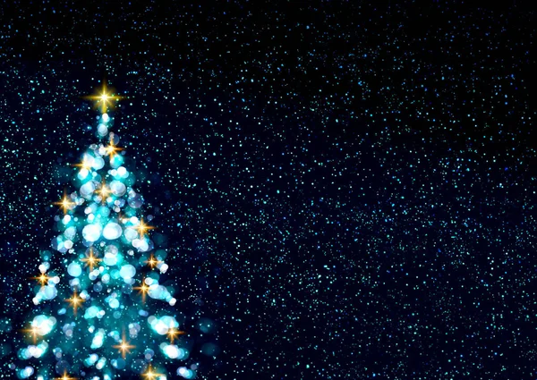 푸른 하늘 배경에 고립 된 다채로운 크리스마스 트리. — 스톡 사진