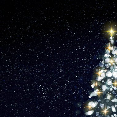 Renkli Noel ağacı mavi gökyüzü arka plan izole.