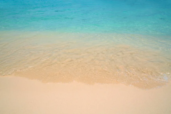 Bellissimo mare caraibico e cielo blu. Sfondo della natura. — Foto Stock