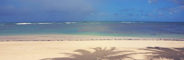 Mare dei Caraibi e cielo blu. Sfondo di viaggio. — Foto Stock