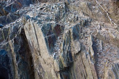 Dağ taşının pürüzlü dokusu. Soyut taş arkaplanı.